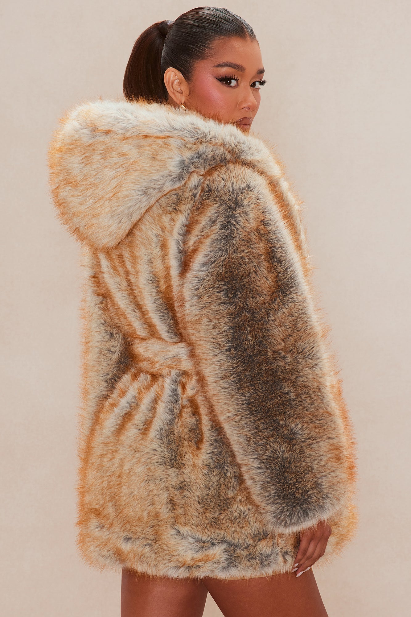 Veste en fausse fourrure Raven avec ceinture - Camel/combo