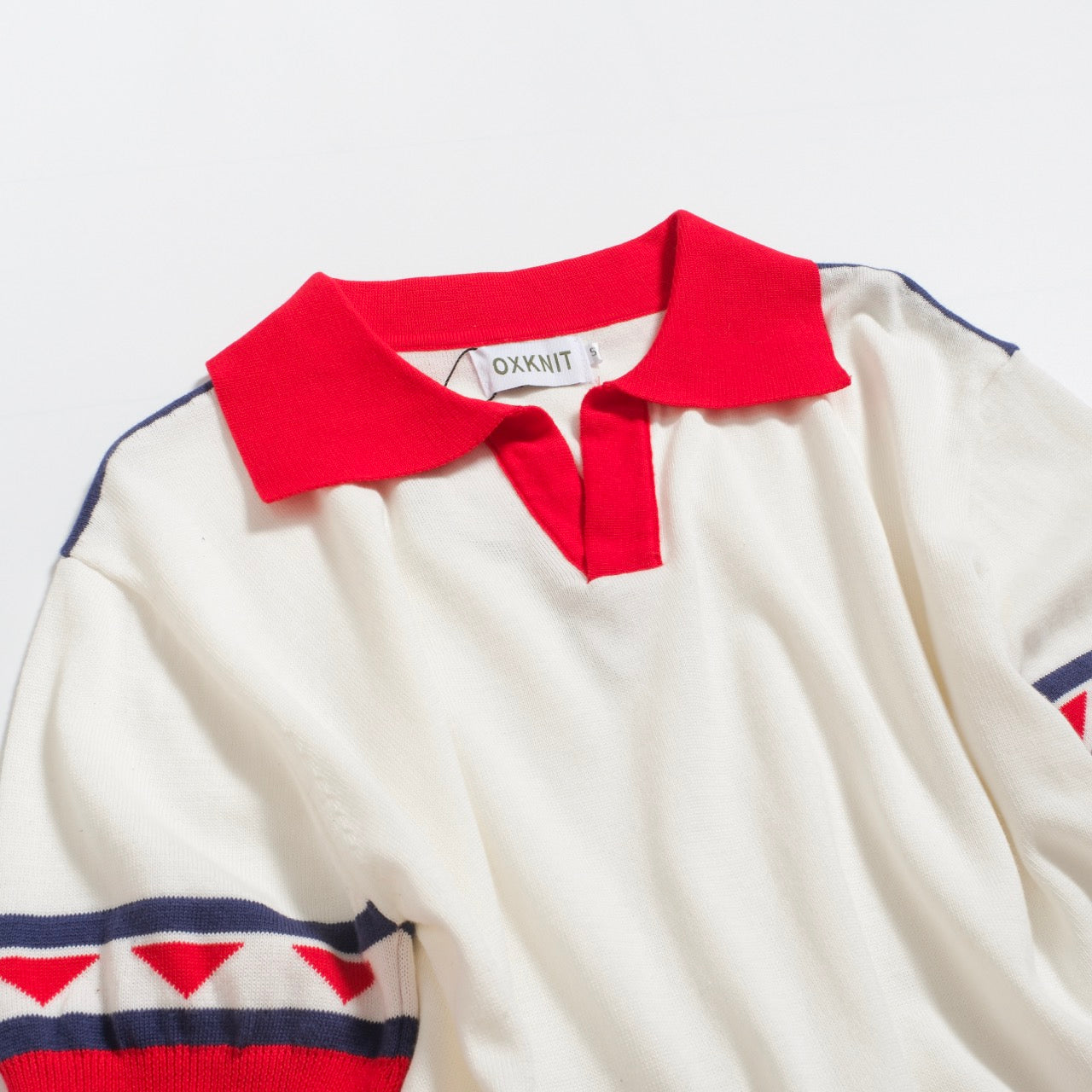 Polo tricoté vintage à col en V pour hommes