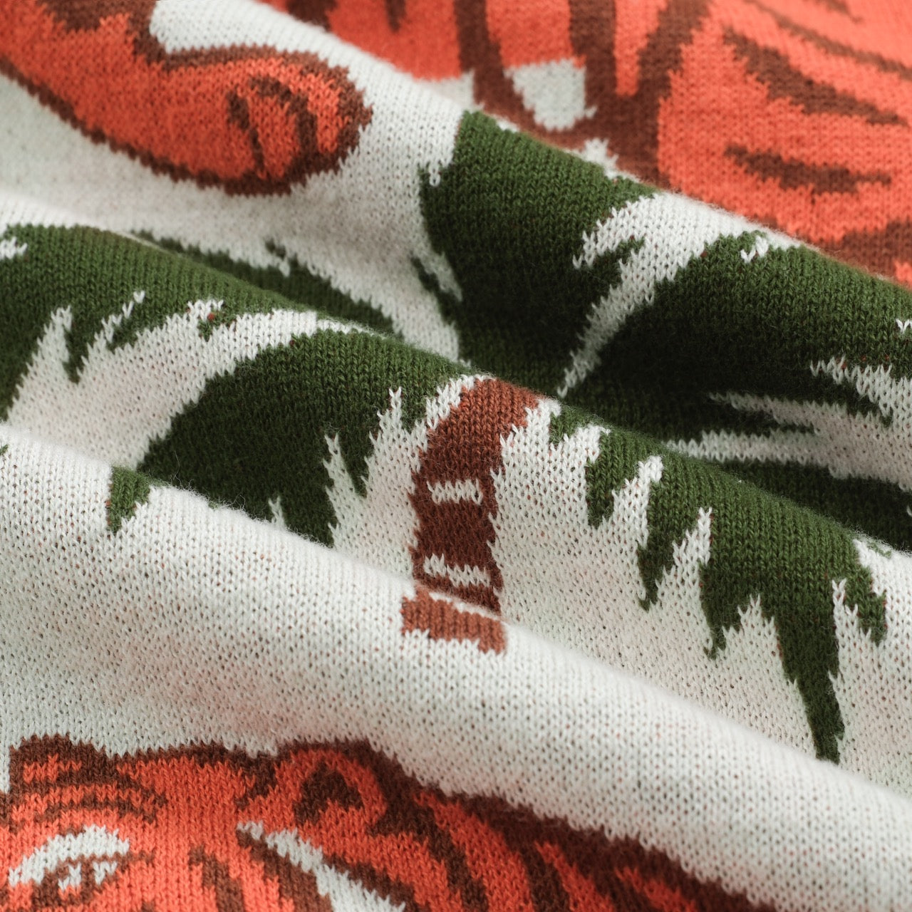 Polo V en jacquard animalier blanc abricot pour hommes