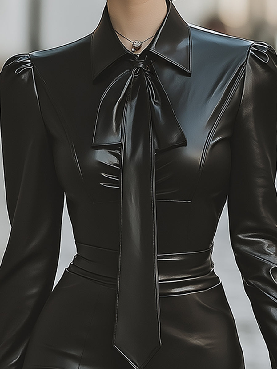 Lola - Robe crayon en simili cuir noir sculpté