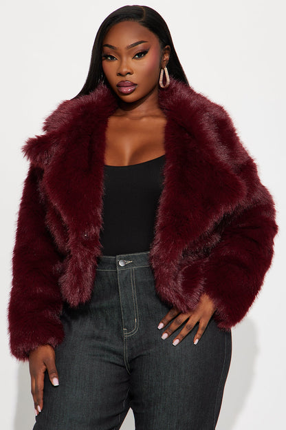 Manteau Court en Fourrure Synthétique Chloe - Vin