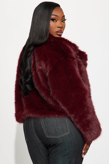 Manteau Court en Fourrure Synthétique Chloe - Vin