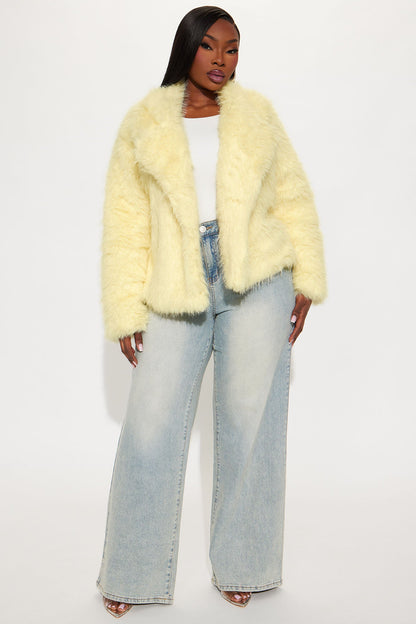 Manteau en Fausse Fourrure Kennedy - Jaune Beurre