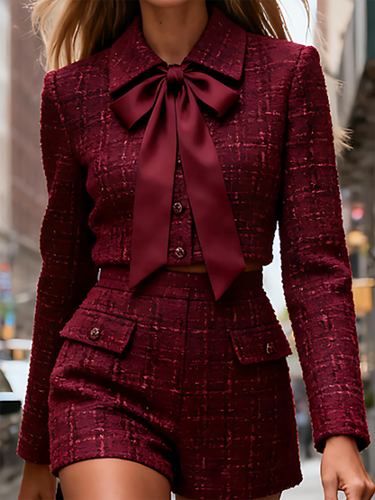 Mayra - Ensemble de veste cropped en tweed chic et de shorts avec nœud papillon