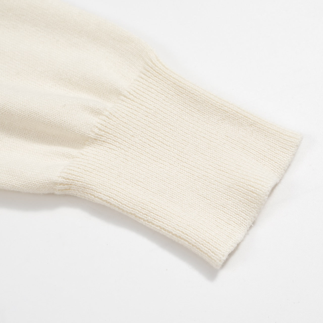 Pull tricoté brodé pour hommes des années 70 – Pull rétro crème avec détail de col floral