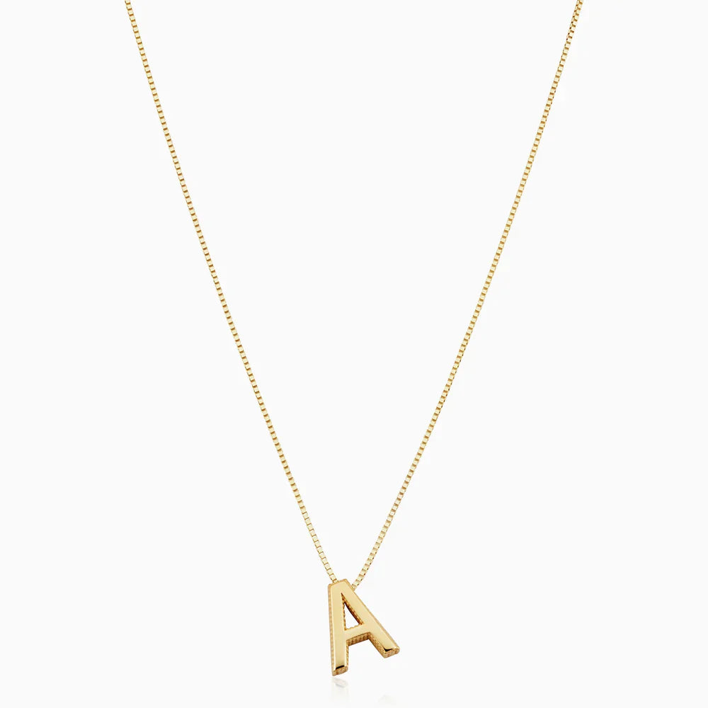 Collier initial en lettres d'amour