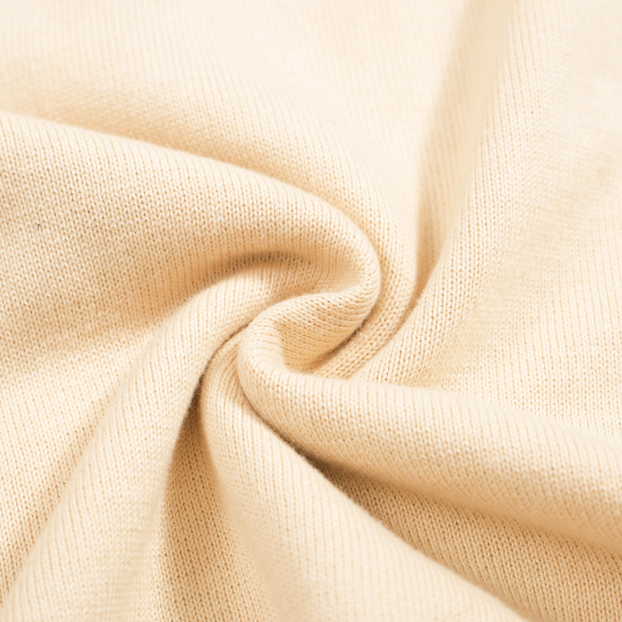 Polo Tricoté Rétro pour Hommes – Crème Vintage Boutonné avec Graphique Géométrique des Années 70