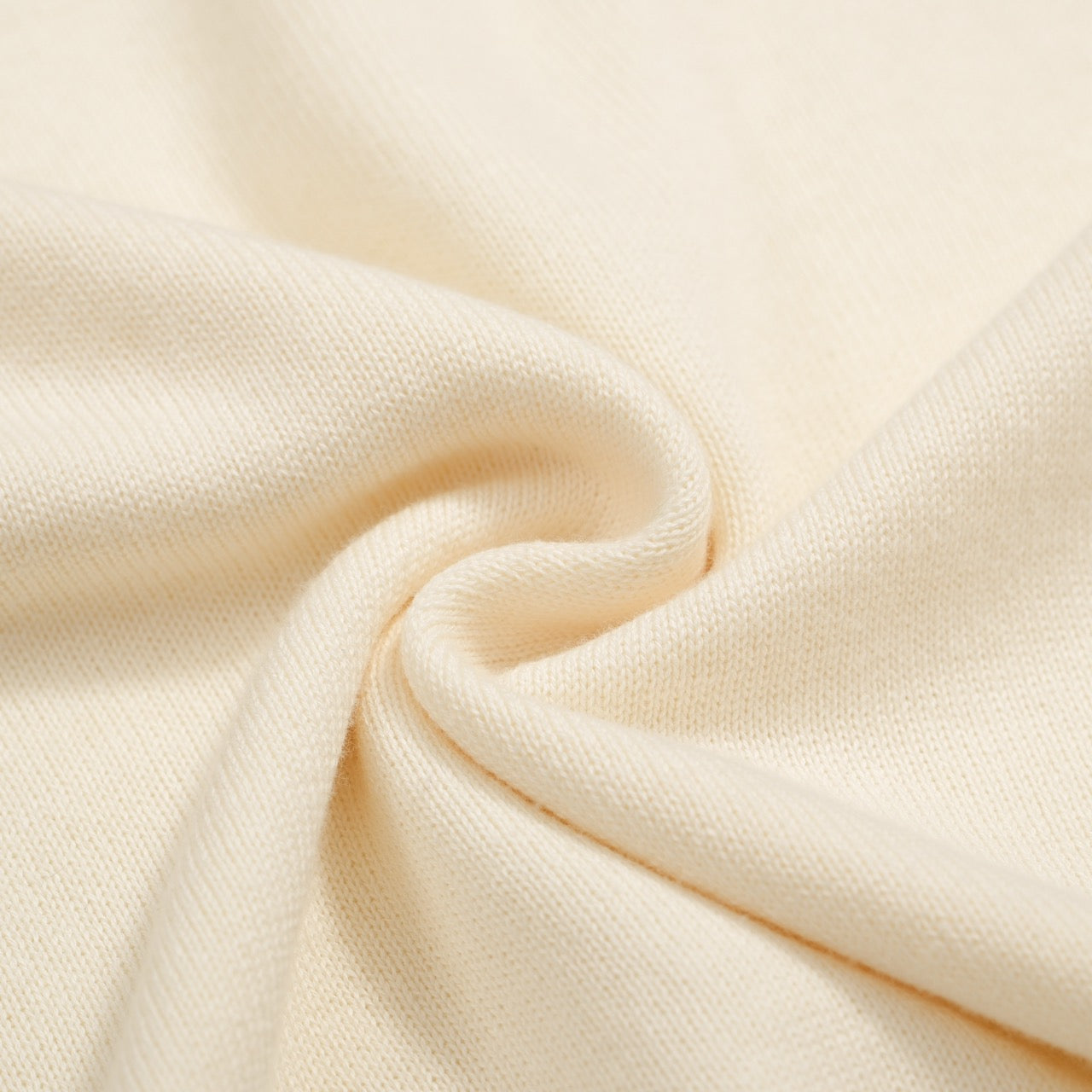 Polo Vintage Tricoté pour Hommes – Boutonnage Rétro Crème avec Broderie de Rose