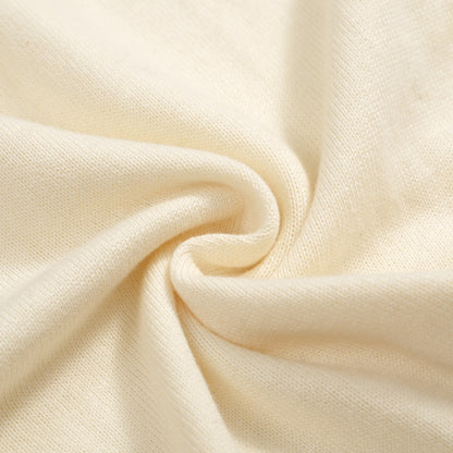 Shorts en Tricot Rétro pour Hommes – Crème Vintage avec Broderie et Bord Rouge