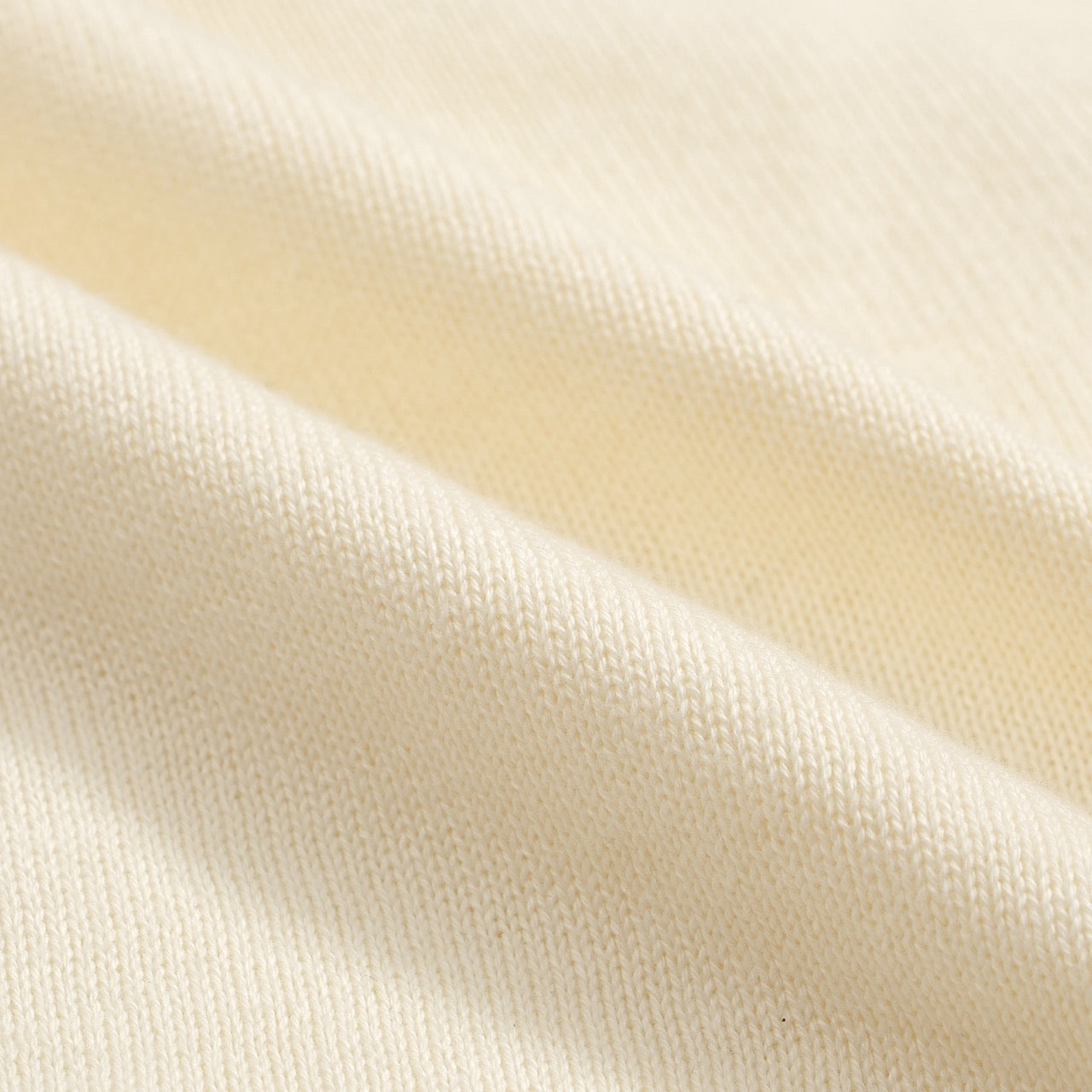 Shorts en Tricot Rétro pour Hommes – Crème Vintage avec Broderie et Bord Rouge