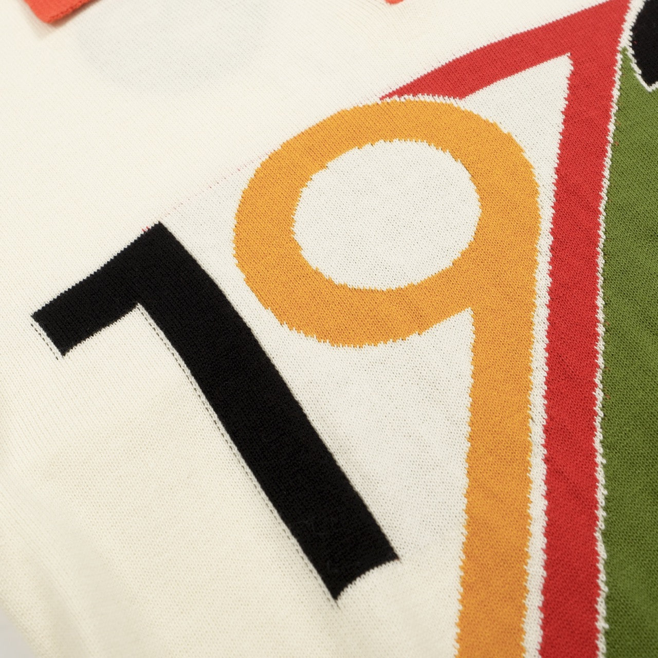 Polo Tricoté Rétro 1972 pour Hommes – Haut Graphique Vintage en Crème, Olive & Orange