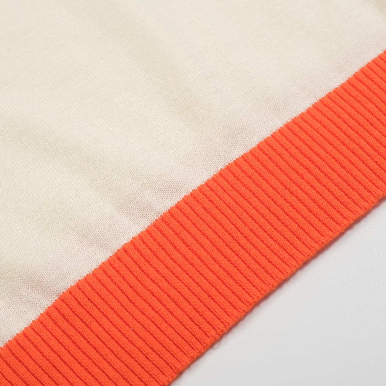 Pull en tricot pour hommes – Animaux brodés avec bord orange