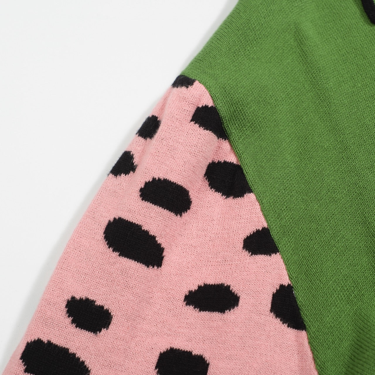 Pull en Tricot Rétro pour Hommes – Pull Vert Vintage avec Manches Graphiques de Guépard Rose