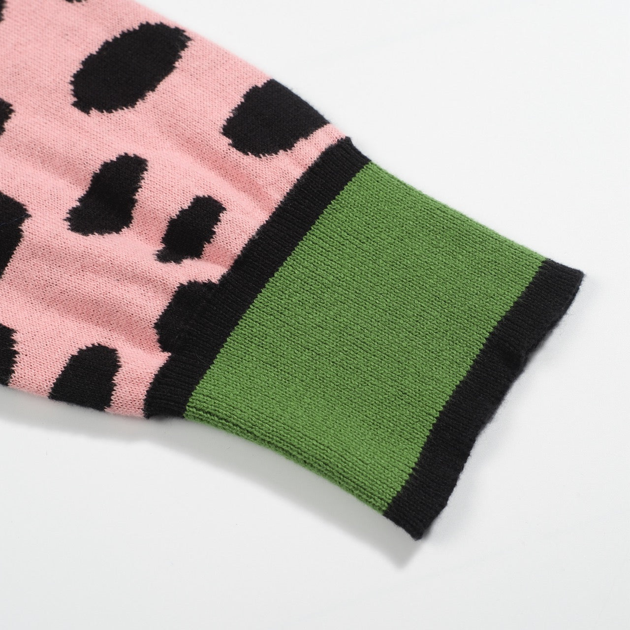 Pull en Tricot Rétro pour Hommes – Pull Vert Vintage avec Manches Graphiques de Guépard Rose