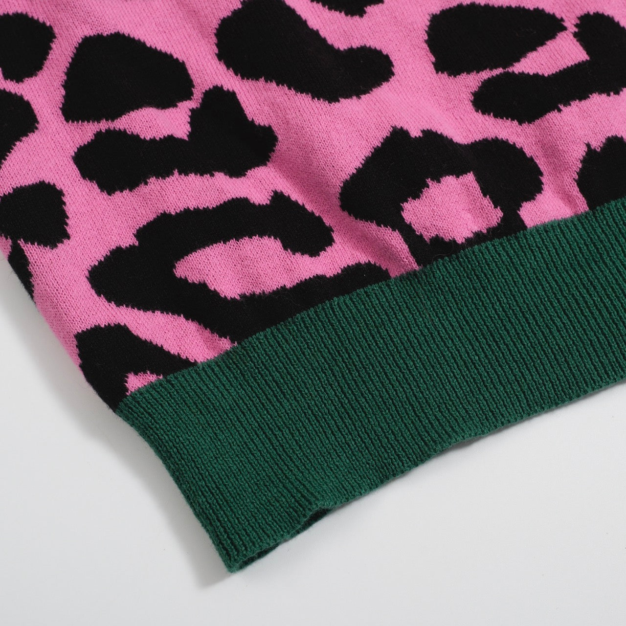 Polo Tricot Retro pour Hommes – Imprimé Léopard Rose Vintage avec Graphique de Guépard