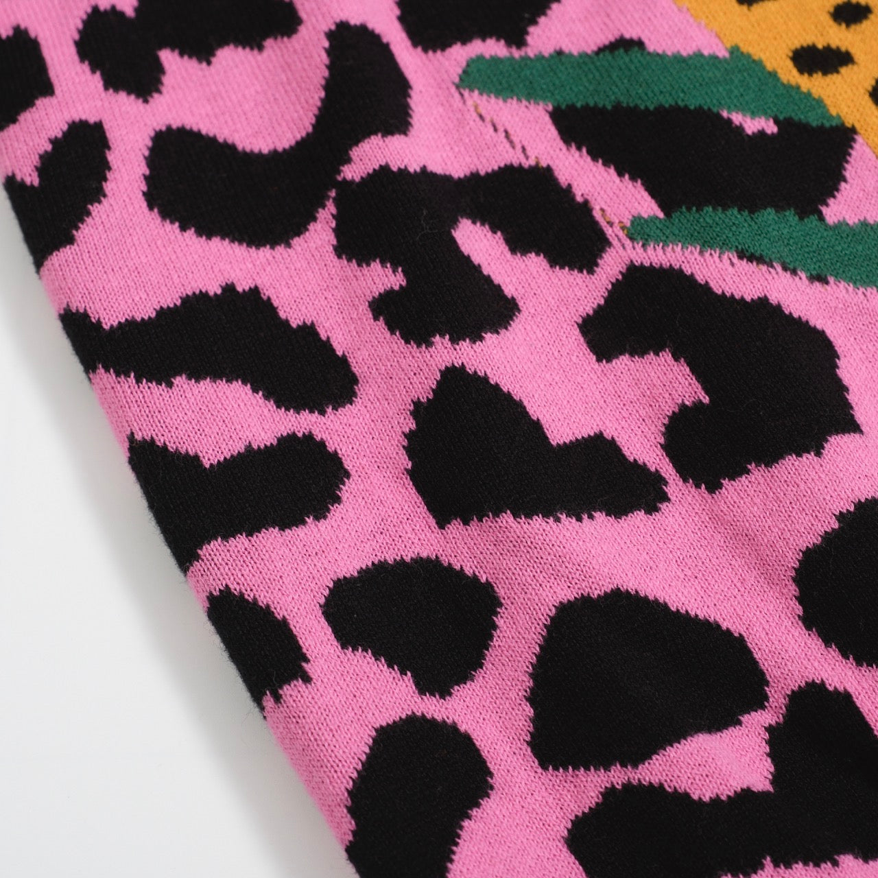 Polo Tricot Retro pour Hommes – Imprimé Léopard Rose Vintage avec Graphique de Guépard