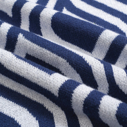 Polo Tricoté Rétro pour Hommes – Bleu Vintage & Blanc Géométrique Boutonné