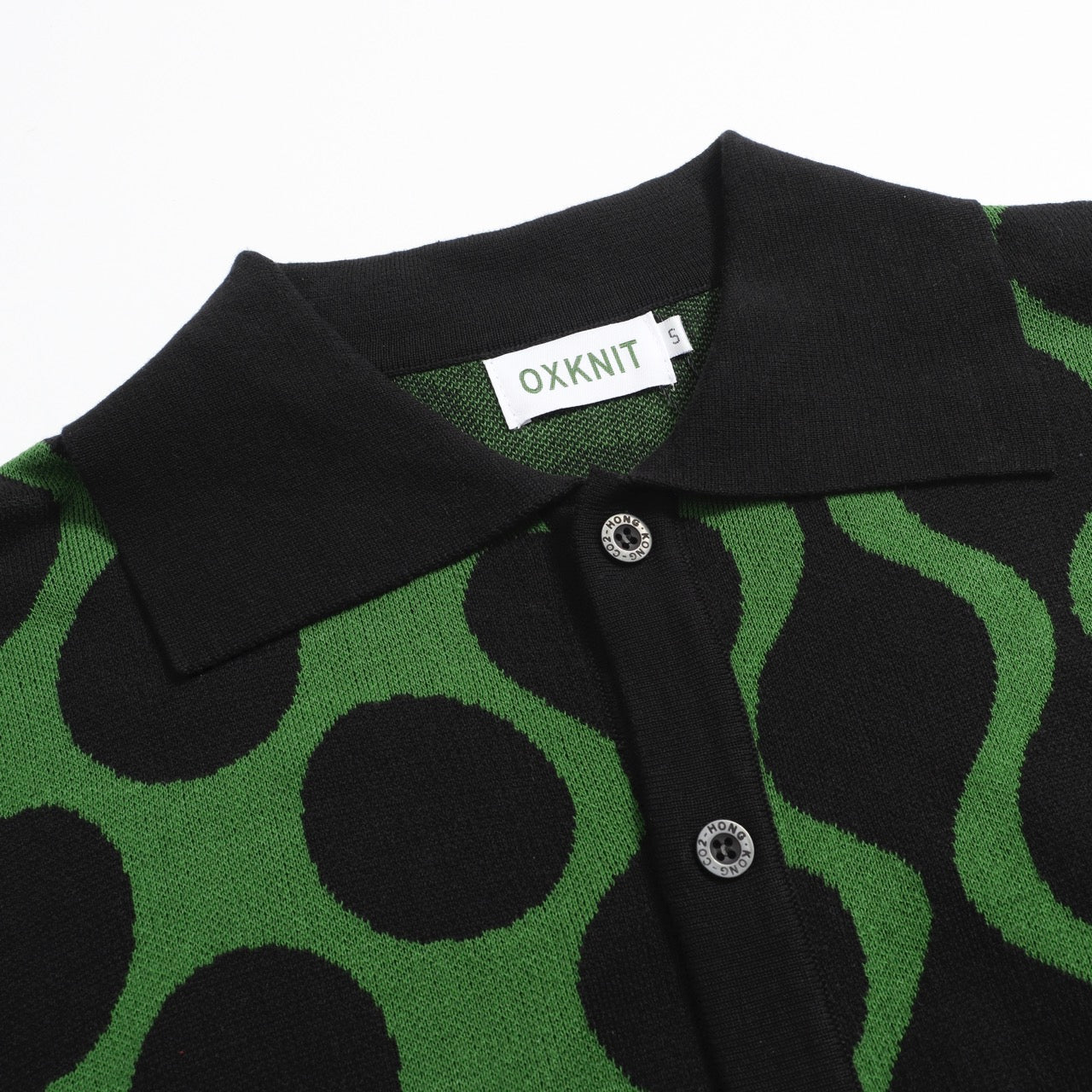 Chemise Tricotée Rétro pour Hommes – Polo Boutonné Noir & Vert Vintage avec Imprimé à Pois MOD