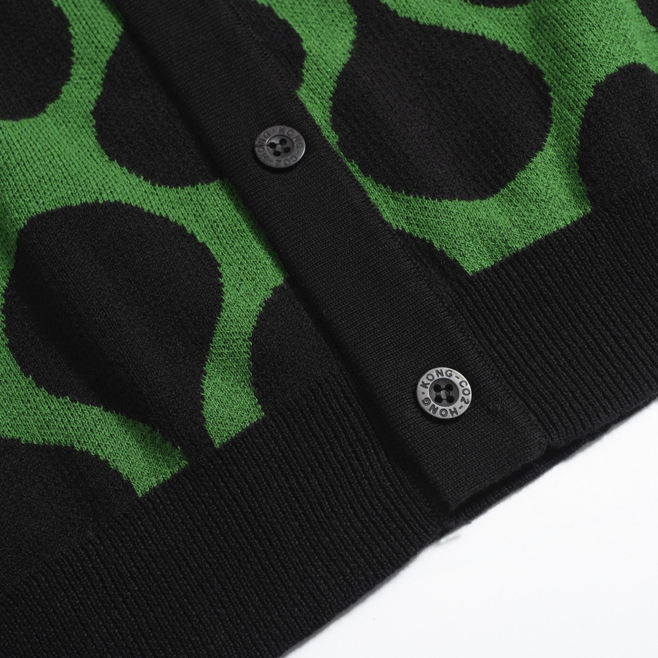 Chemise Tricotée Rétro pour Hommes – Polo Boutonné Noir & Vert Vintage avec Imprimé à Pois MOD