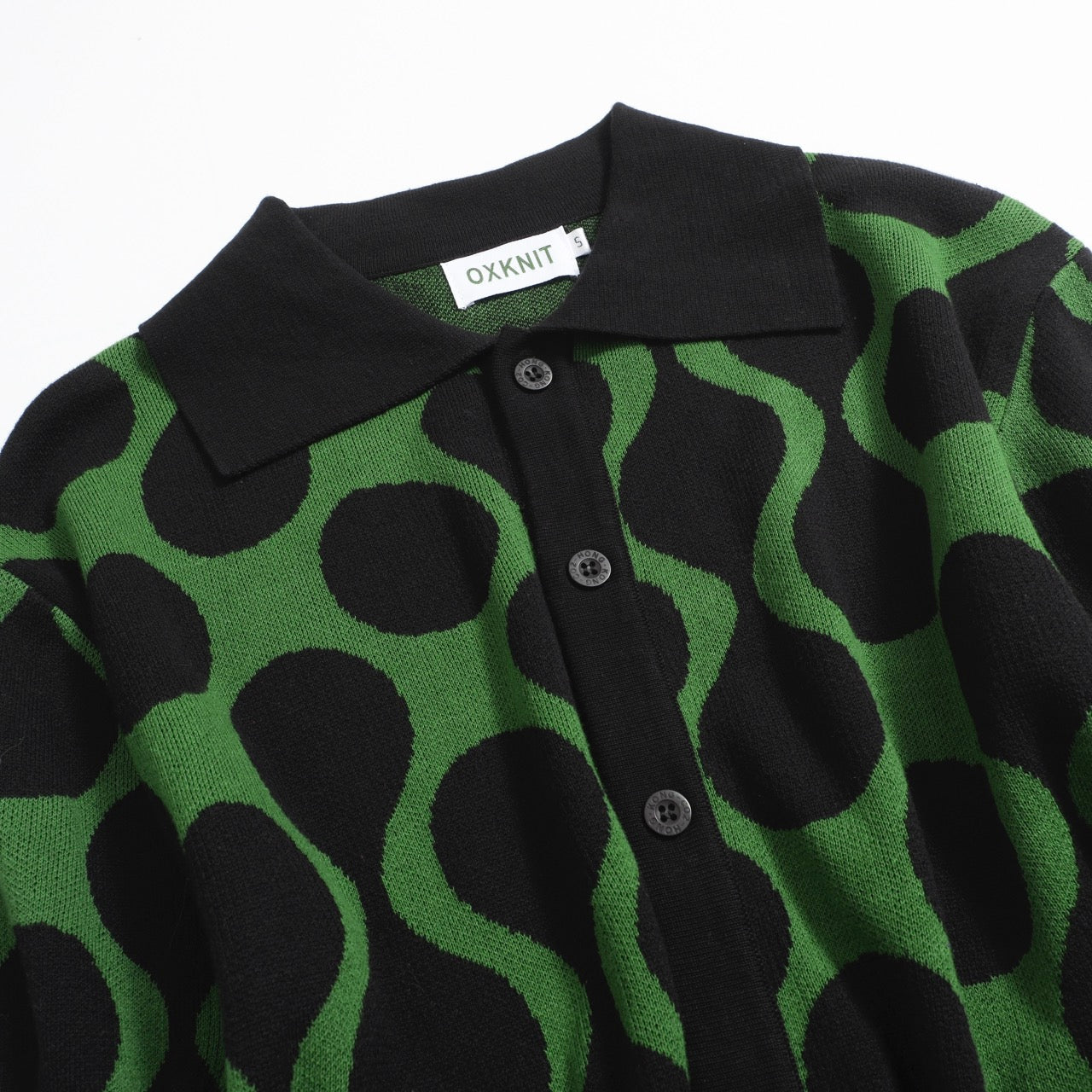 Chemise Tricotée Rétro pour Hommes – Polo Boutonné Noir & Vert Vintage avec Imprimé à Pois MOD