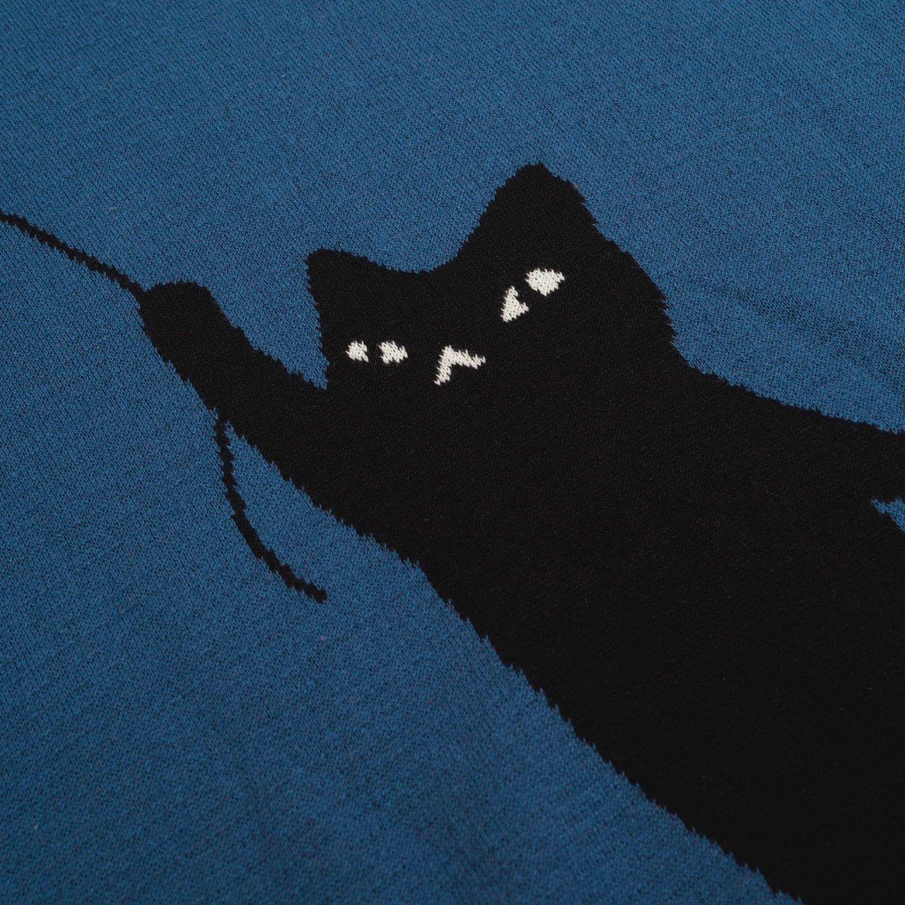 T-shirt en tricot bleu pour hommes - Conçu par Lim Heng Swee