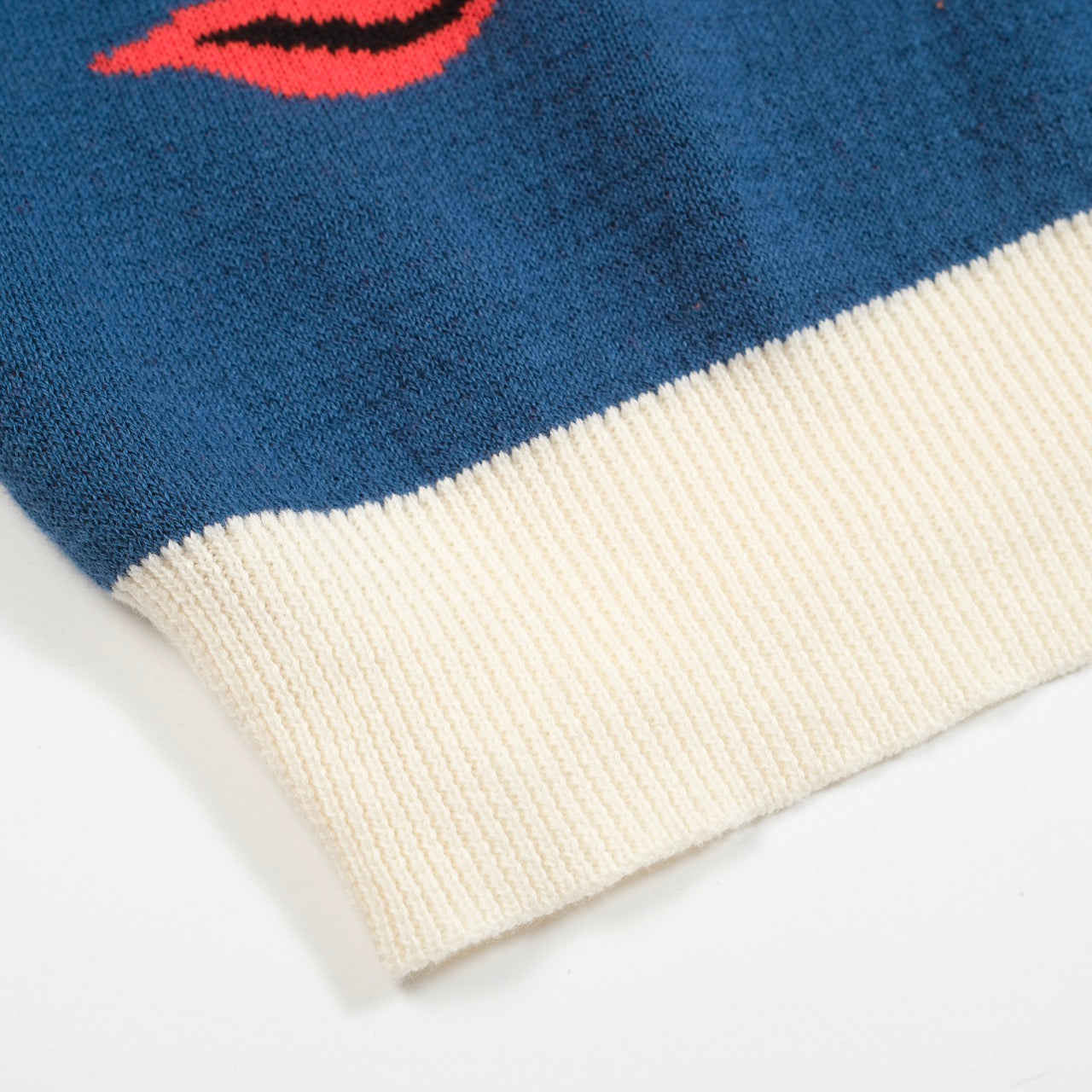 T-shirt en jacquard tricoté bleu pour hommes - Conçu par Jessica Molina