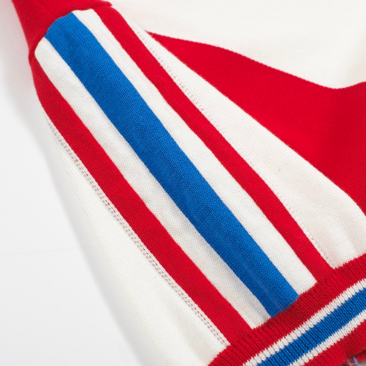 Polo tricoté vintage 69V blanc pour hommes