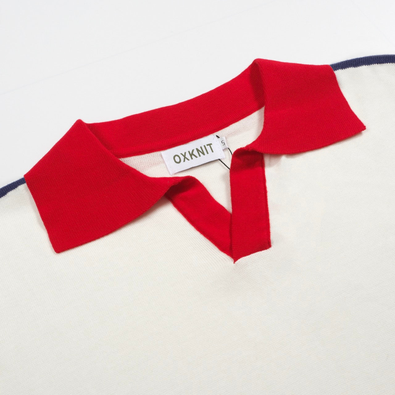 Polo tricoté vintage à col en V pour hommes