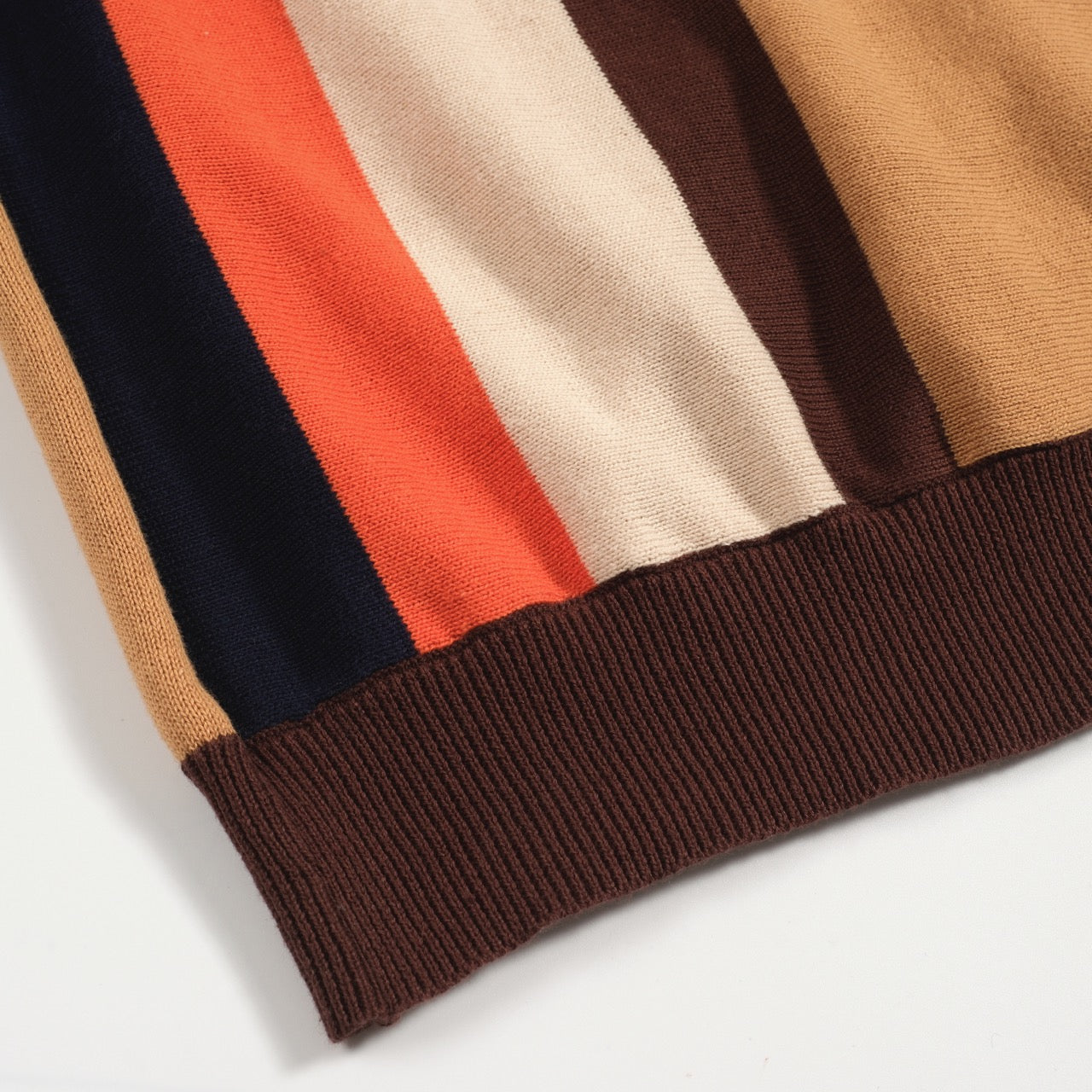 Polo tricoté vintage pour homme marron des années 60