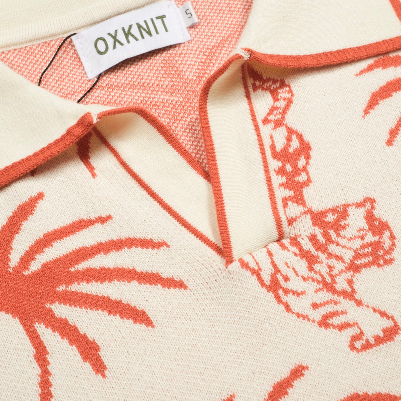 Polo en maille jacquard V en coton blanc pour homme avec motif de palmier et tigre