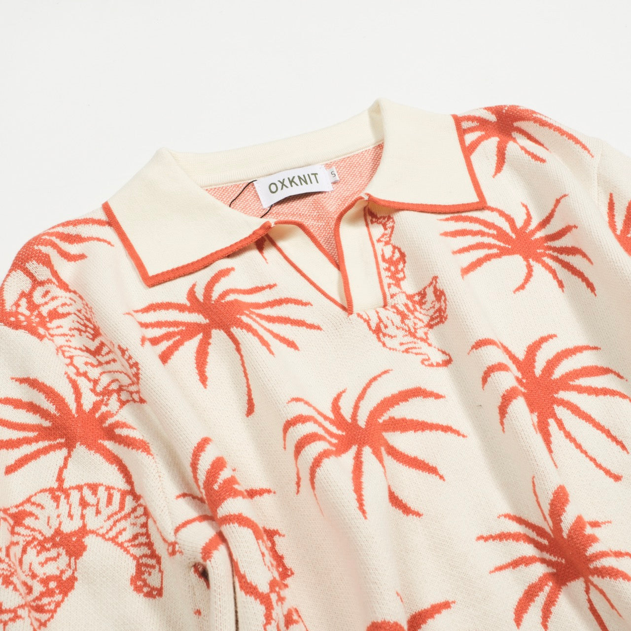 Polo en maille jacquard V en coton blanc pour homme avec motif de palmier et tigre