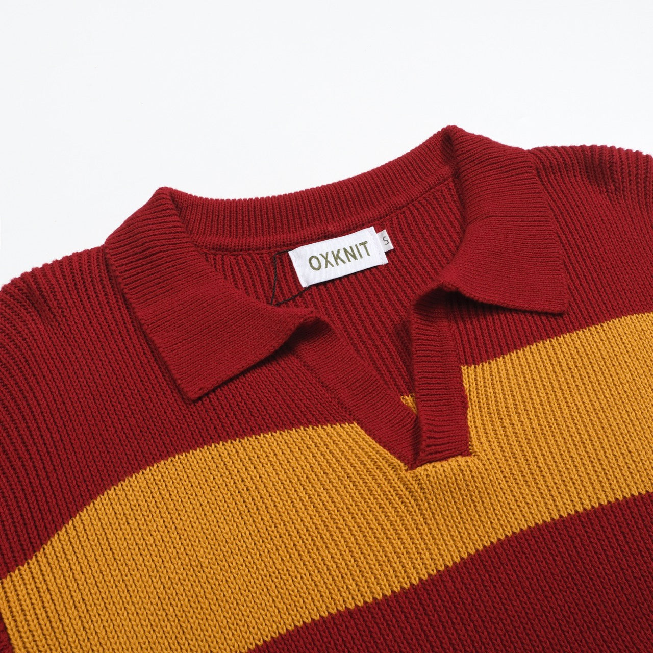 Polo tricoté vintage rouge à rayures pour hommes