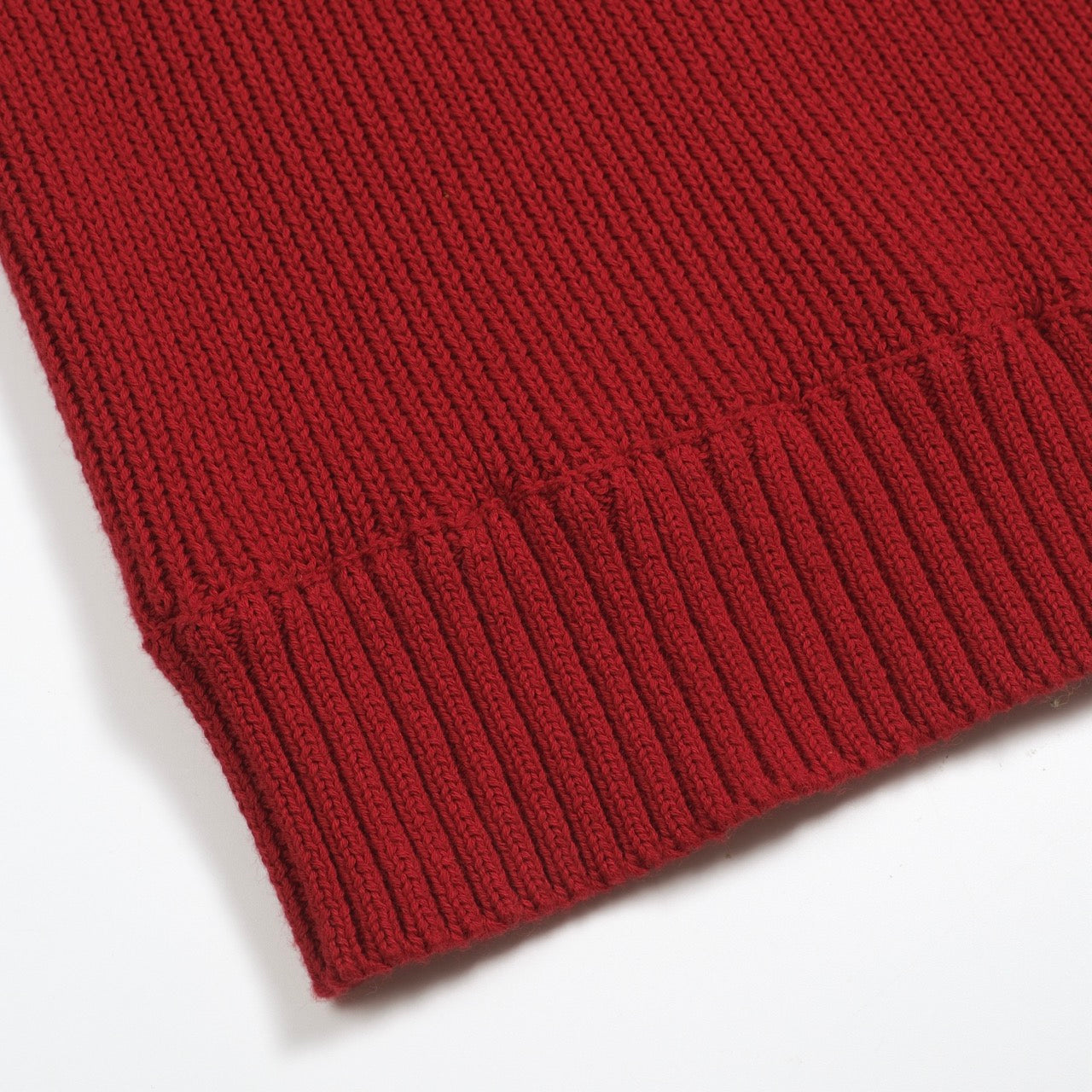 Polo tricoté vintage rouge à rayures pour hommes