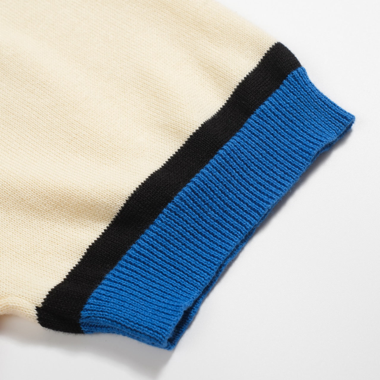 Cardigan tricoté rétro coloré pour hommes en bleu