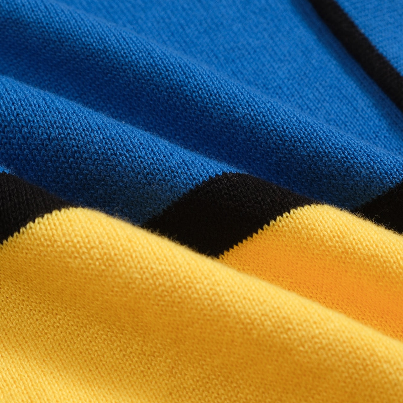 Cardigan tricoté rétro coloré pour hommes en bleu