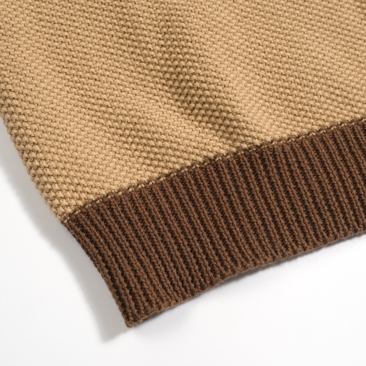 Polo tricoté rétro en kaki pour hommes