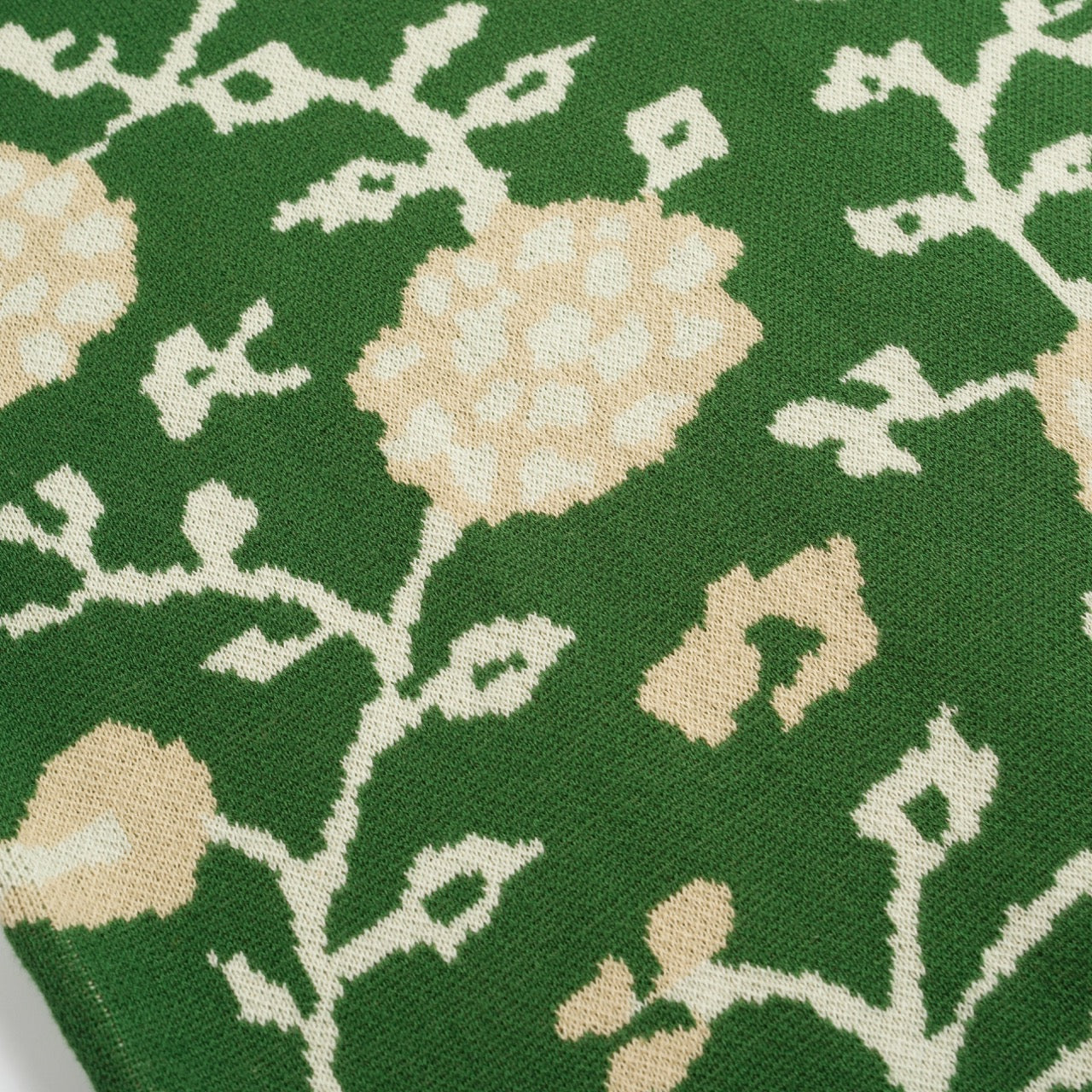 Polo tricoté à col V en jacquard floral vert pour homme