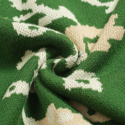 Polo tricoté à col V en jacquard floral vert pour homme