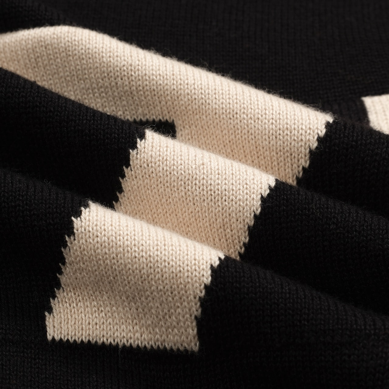 T-shirt en jacquard tricoté vintage noir pour homme 1977