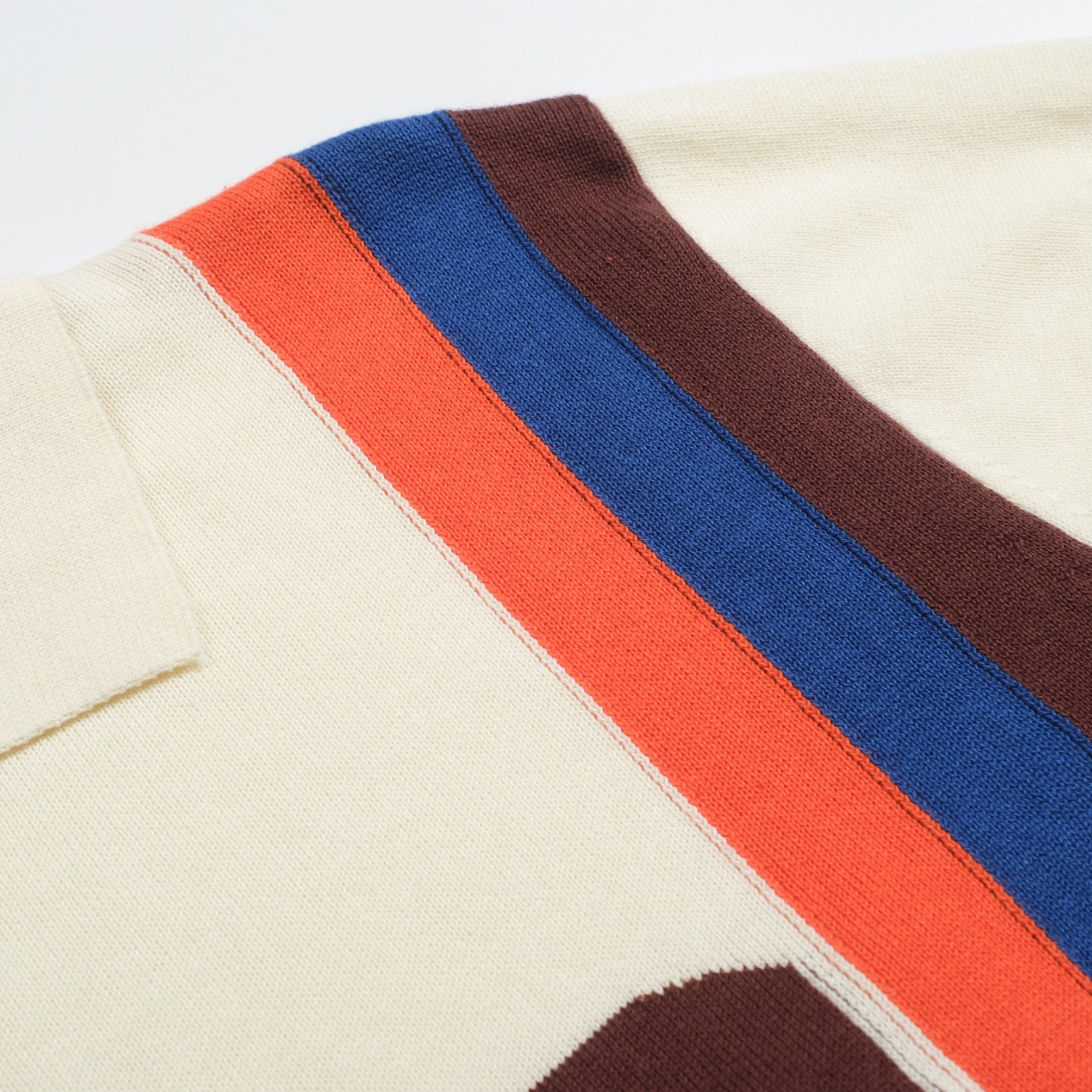 Polo tricoté vintage jacquard 1973 pour hommes en blanc abricot