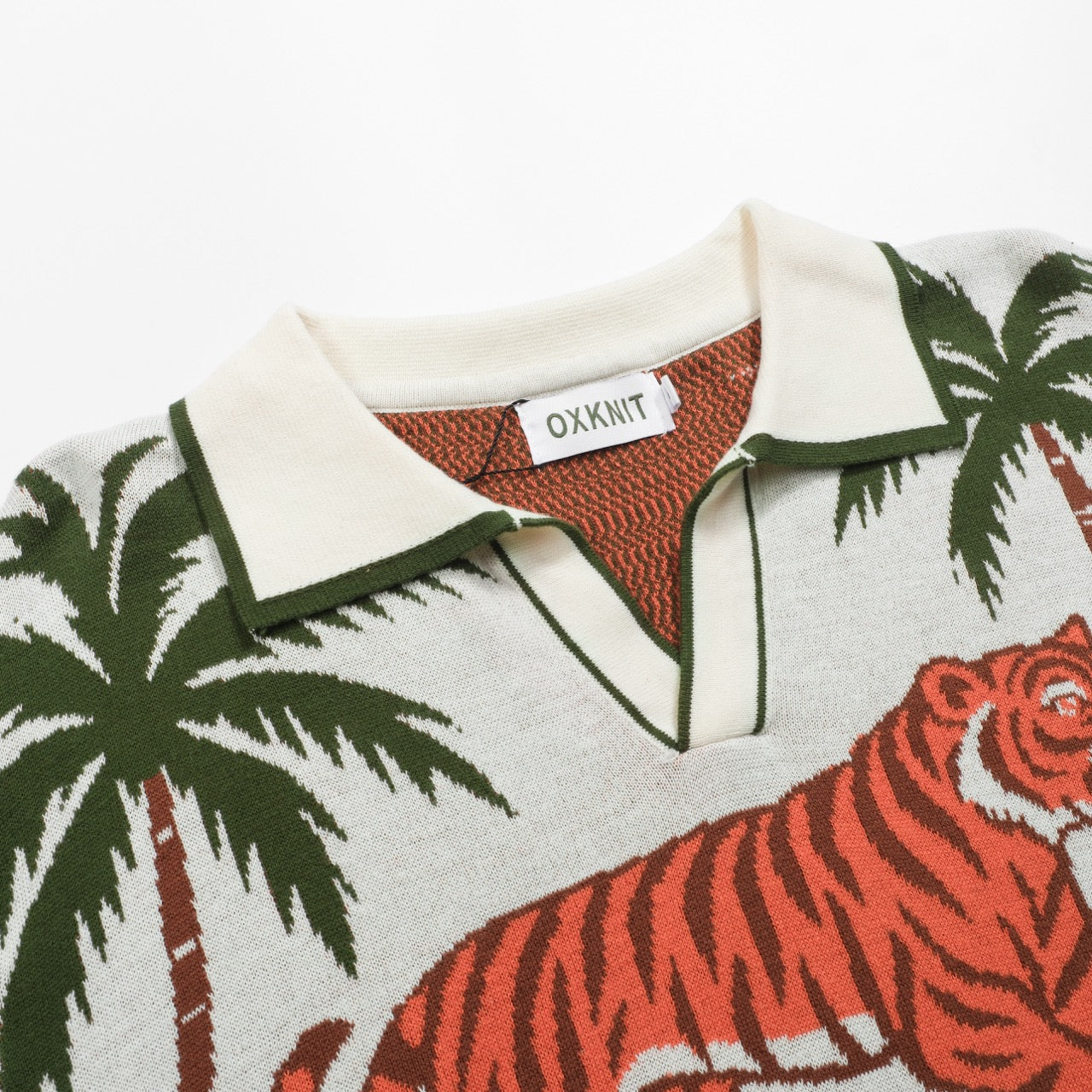 Polo V en jacquard animalier blanc abricot pour hommes