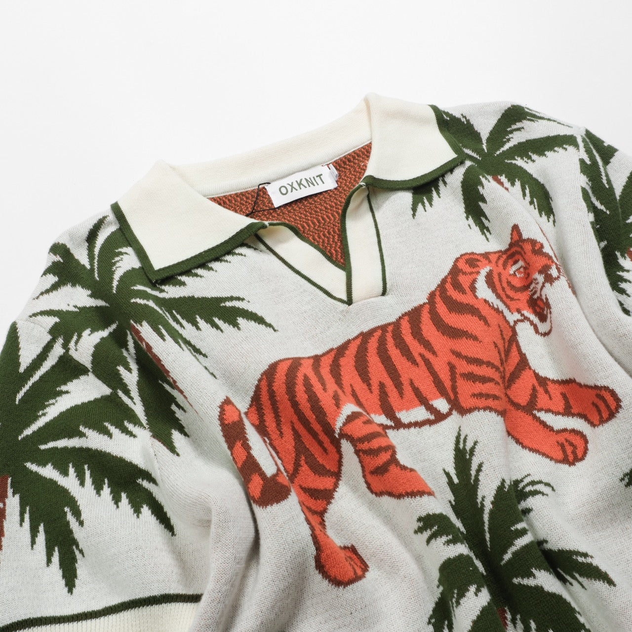 Polo V en jacquard animalier blanc abricot pour hommes