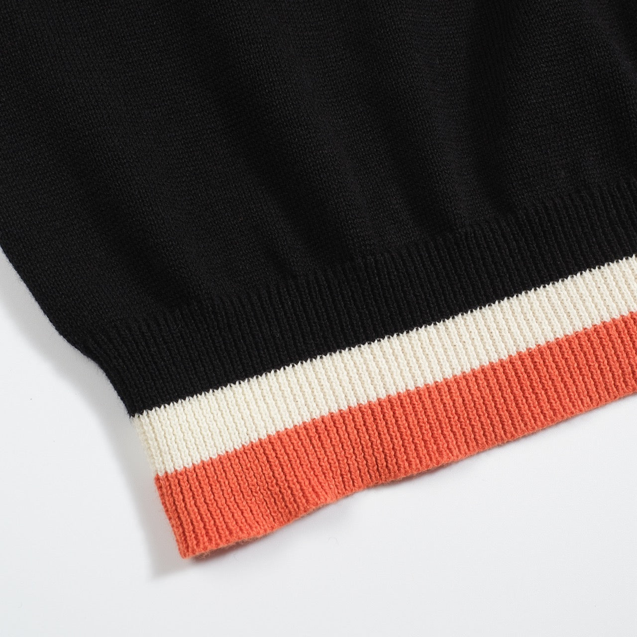 Polo noir vintage en jacquard pour homme 1974