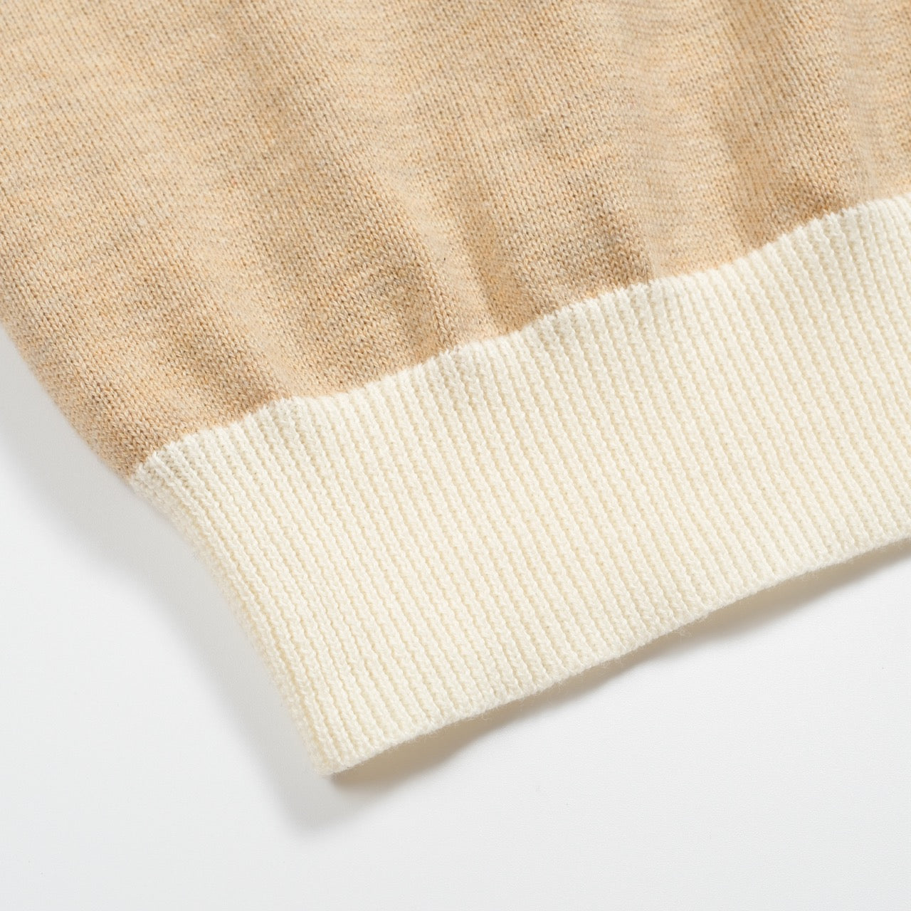 T-shirt vintage en jacquard tricoté kaki pour homme avec fil doré 1971