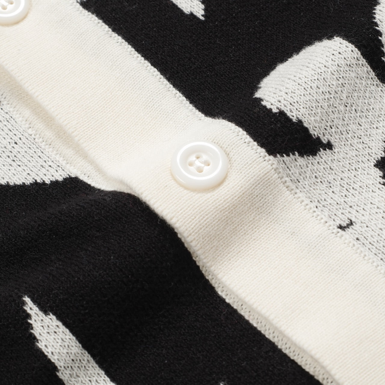 Cardigan tricot vintage floral noir pour hommes