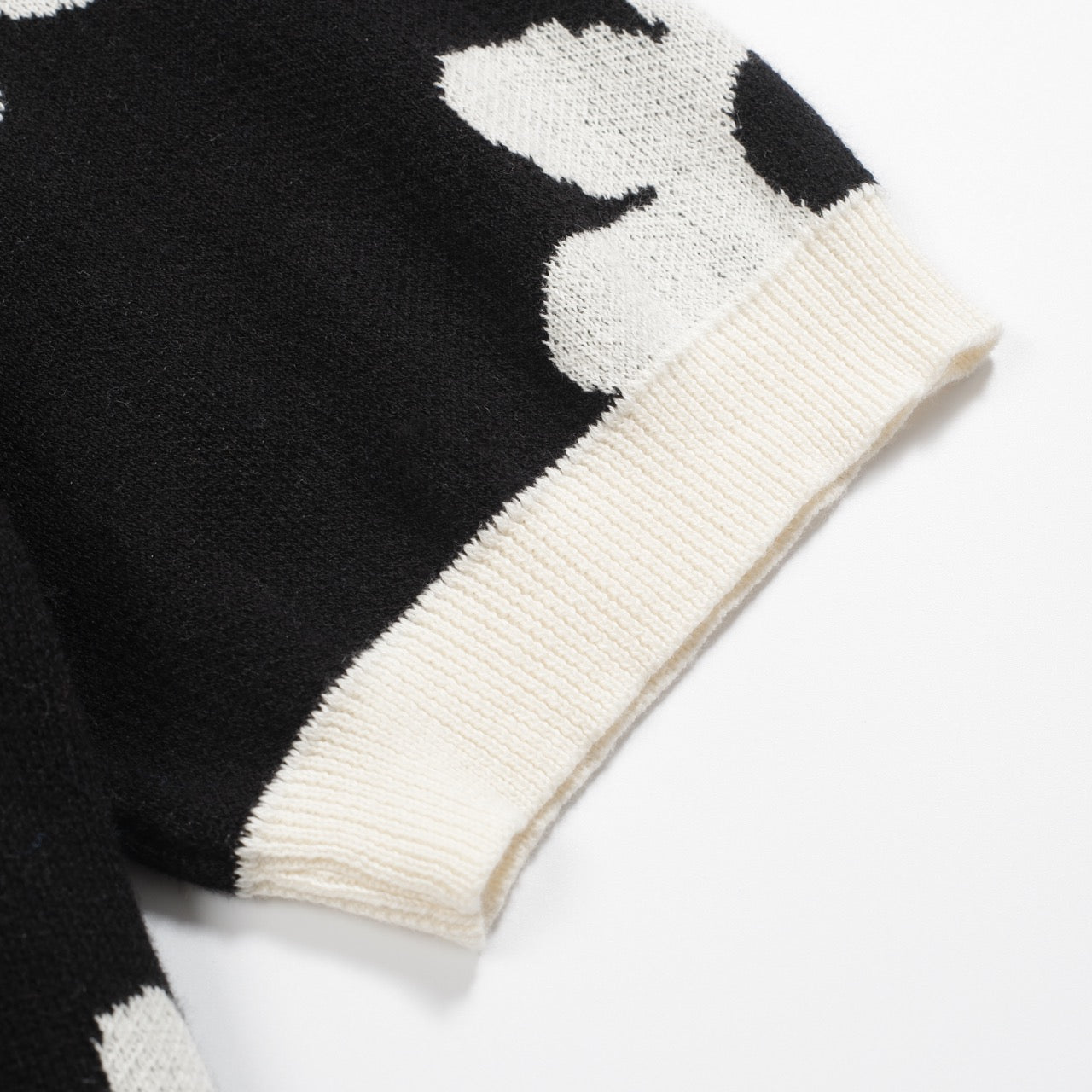 Cardigan tricot vintage floral noir pour hommes