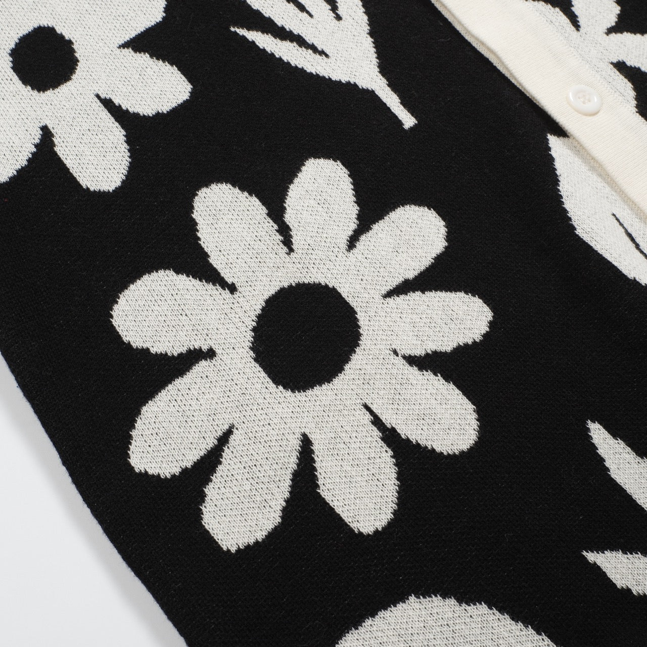 Cardigan tricot vintage floral noir pour hommes