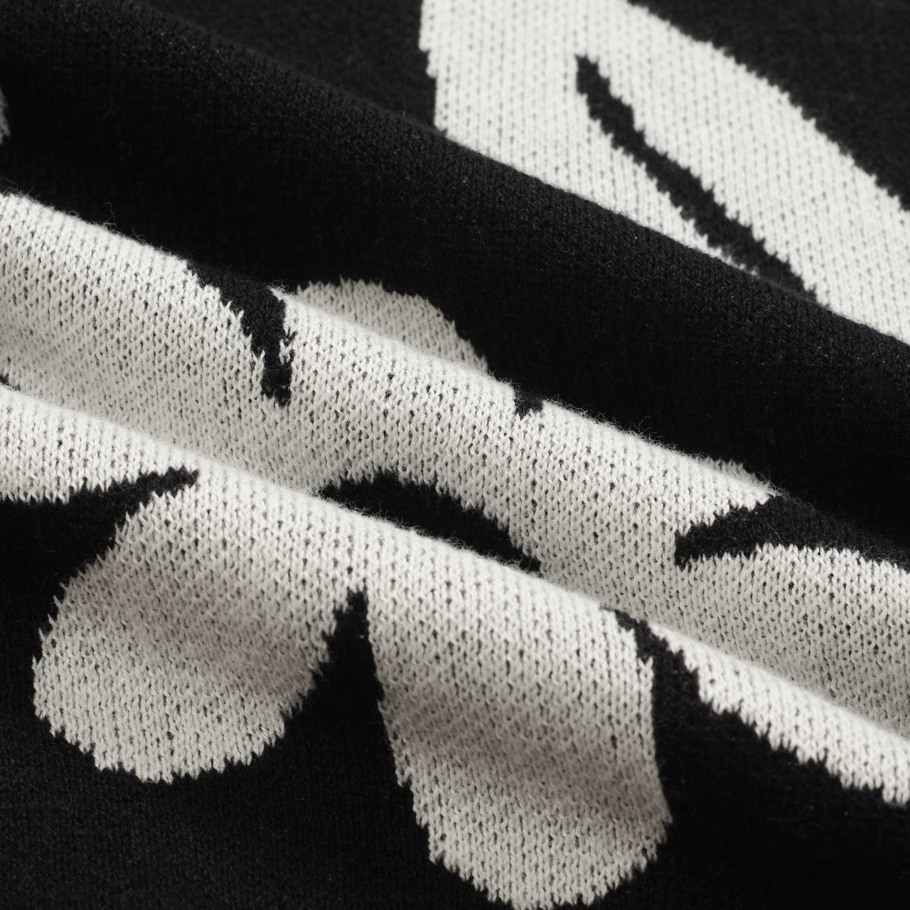 Cardigan tricot vintage floral noir pour hommes