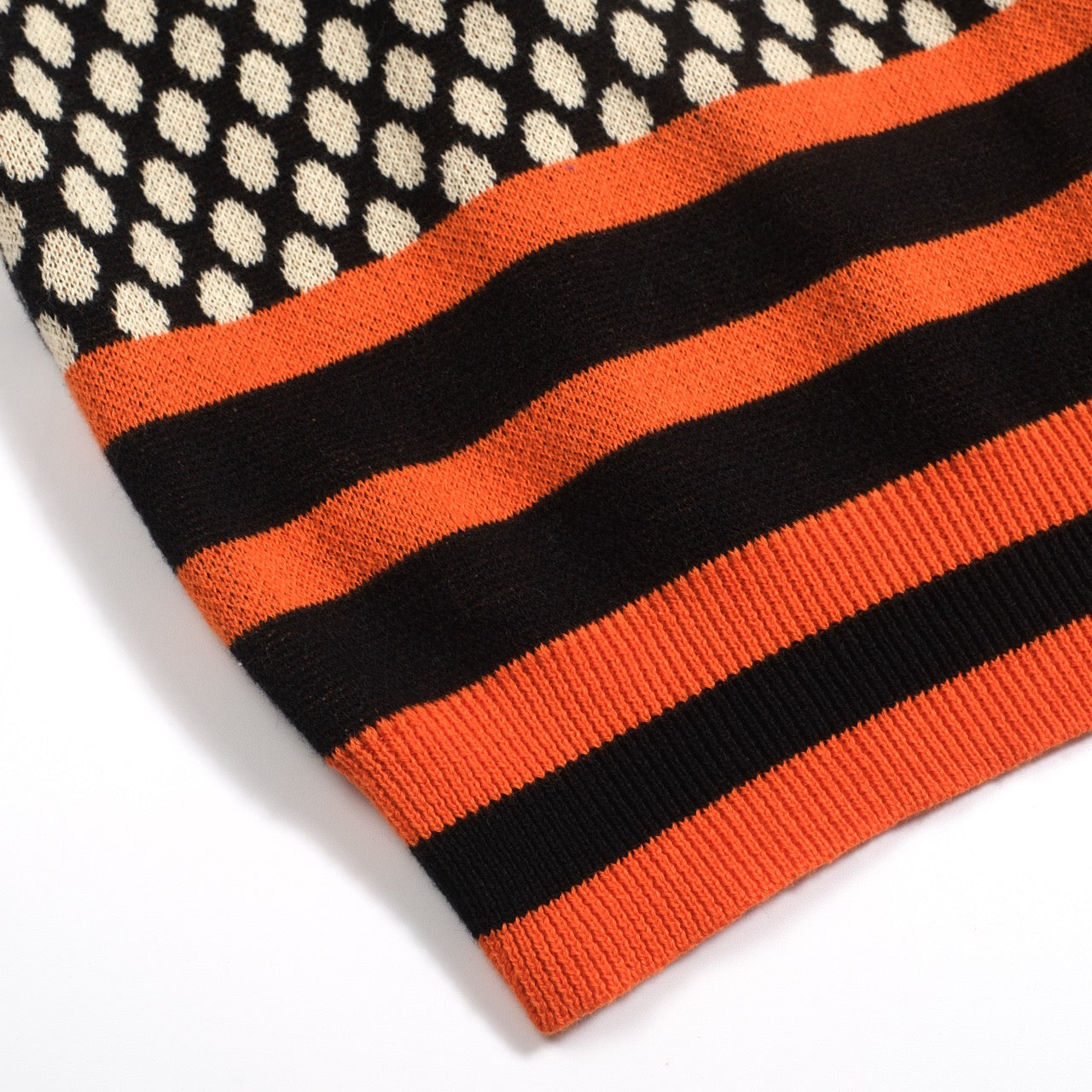 T-shirt en V tricoté jacquard rétro pour hommes