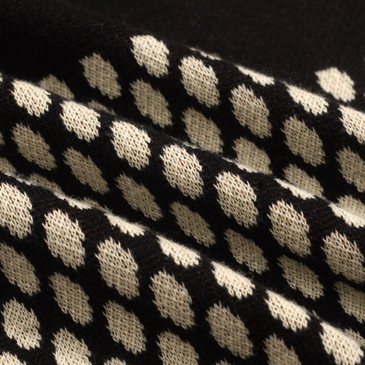 T-shirt en V tricoté jacquard rétro pour hommes